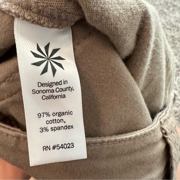 Athleta Women’s Khaki Tan Twill Chino Shorts - Picture 3 of 4